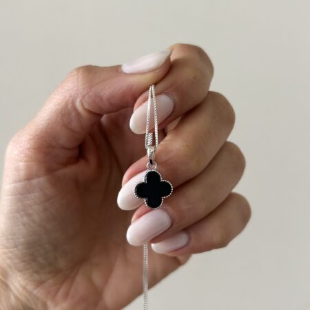 Colgante trébol ónix plata 925