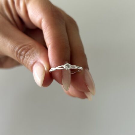 Anillo punto de luz entrelazado plata 925