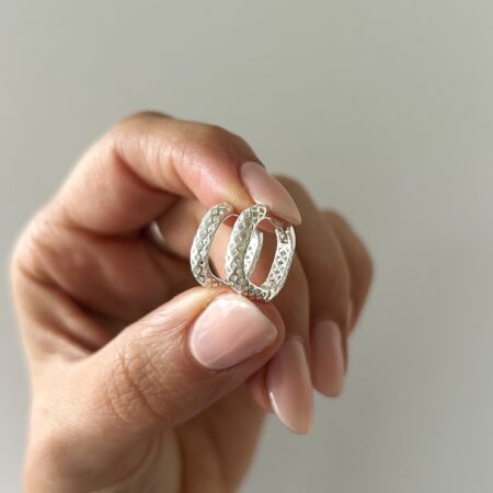 Aros huggies texturados plata 925
